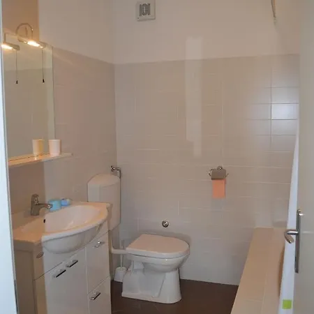 11361b Apartment